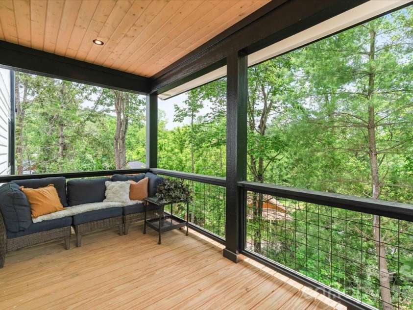8 Wildwood Park Knoll, Weaverville, NC 28787.  MLS# CAR4386318, YatesRealty ID 11503. 