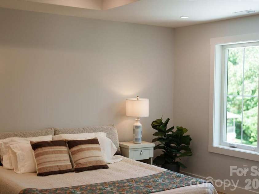 8 Wildwood Park Knoll, Weaverville, NC 28787.  MLS# CAR4386318, YatesRealty ID 11503. 