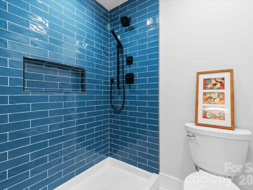 8 Wildwood Park Knoll, Weaverville, NC 28787.  MLS# CAR4386318, YatesRealty ID 11503. 