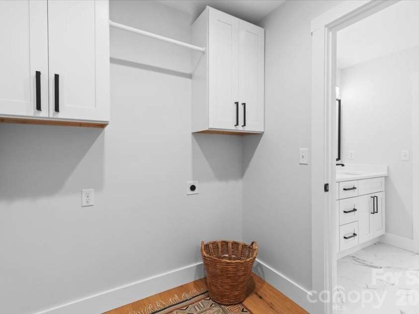 8 Wildwood Park Knoll, Weaverville, NC 28787.  MLS# CAR4386318, YatesRealty ID 11503. 