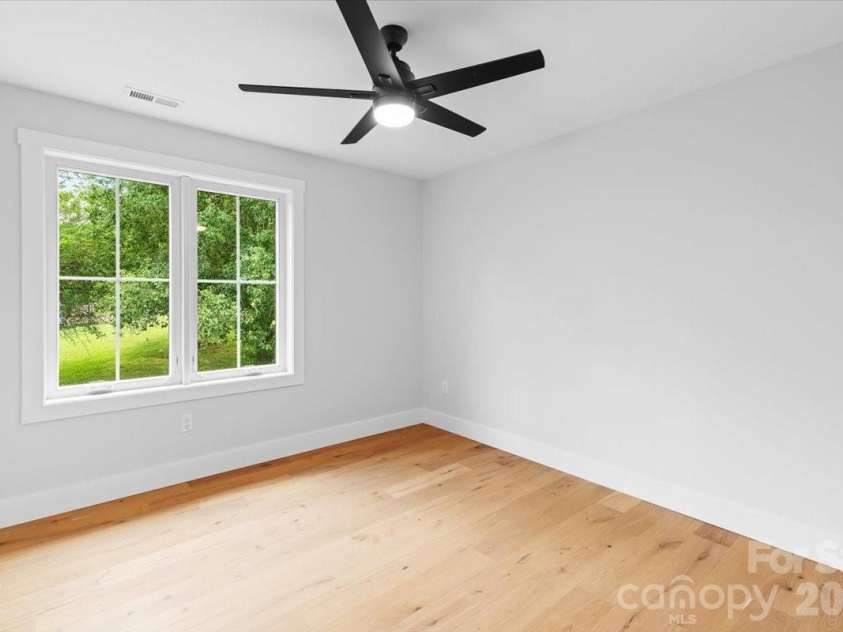 8 Wildwood Park Knoll, Weaverville, NC 28787.  MLS# CAR4386318, YatesRealty ID 11503. 