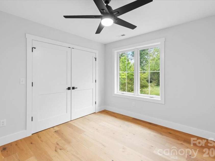 8 Wildwood Park Knoll, Weaverville, NC 28787.  MLS# CAR4386318, YatesRealty ID 11503. 