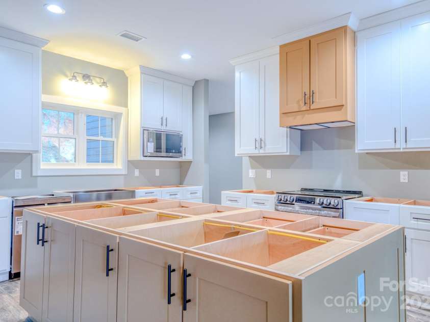 155 Black Snake Curve Drive, Burnsville, NC 28714.  MLS# CAR4221330, YatesRealty ID 11504. 