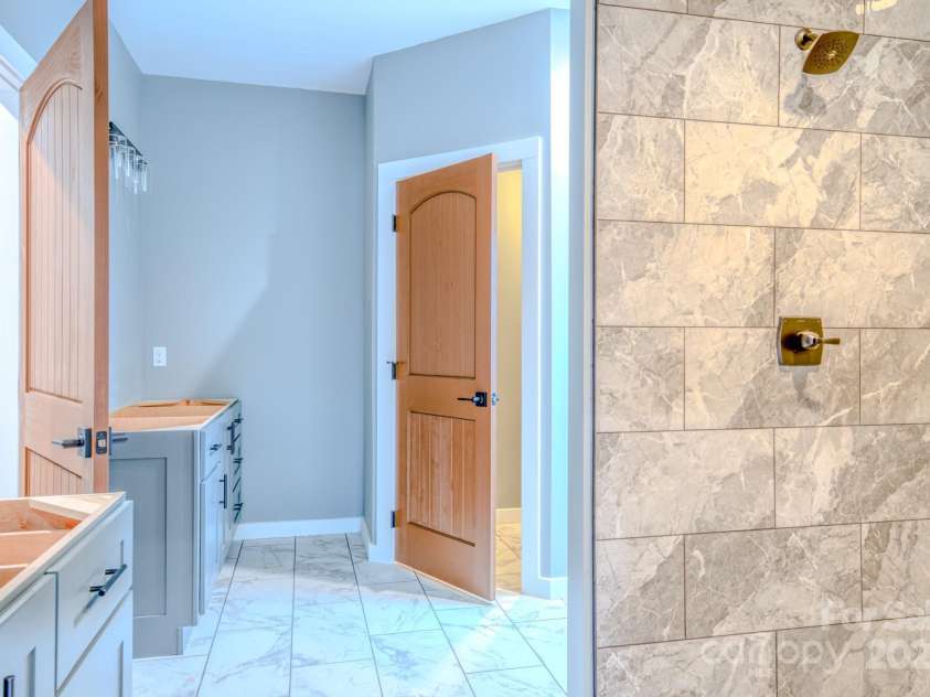 155 Black Snake Curve Drive, Burnsville, NC 28714.  MLS# CAR4221330, YatesRealty ID 11504. 