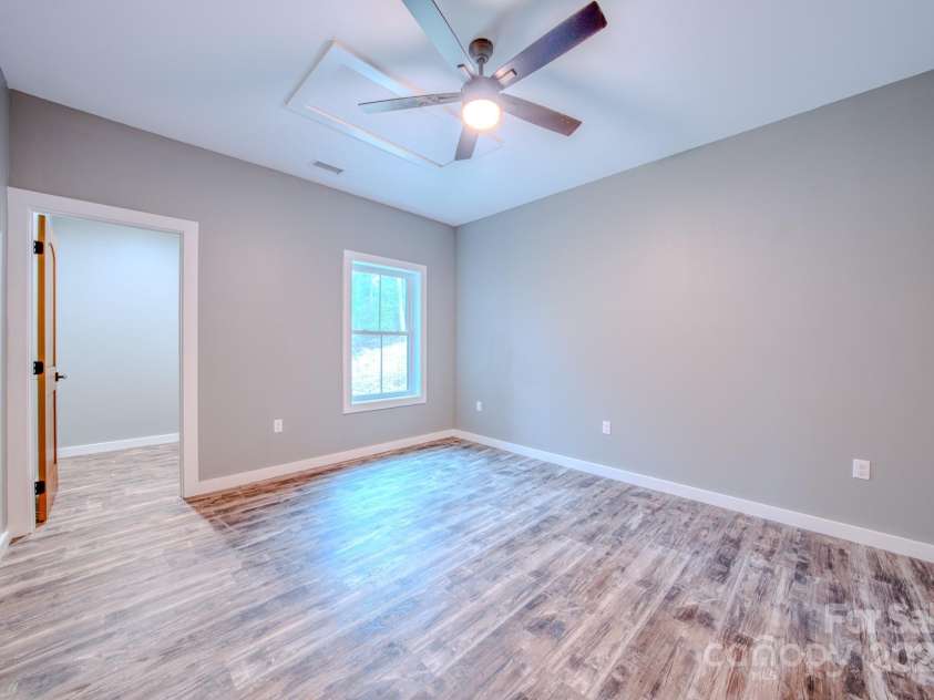 155 Black Snake Curve Drive, Burnsville, NC 28714.  MLS# CAR4221330, YatesRealty ID 11504. 