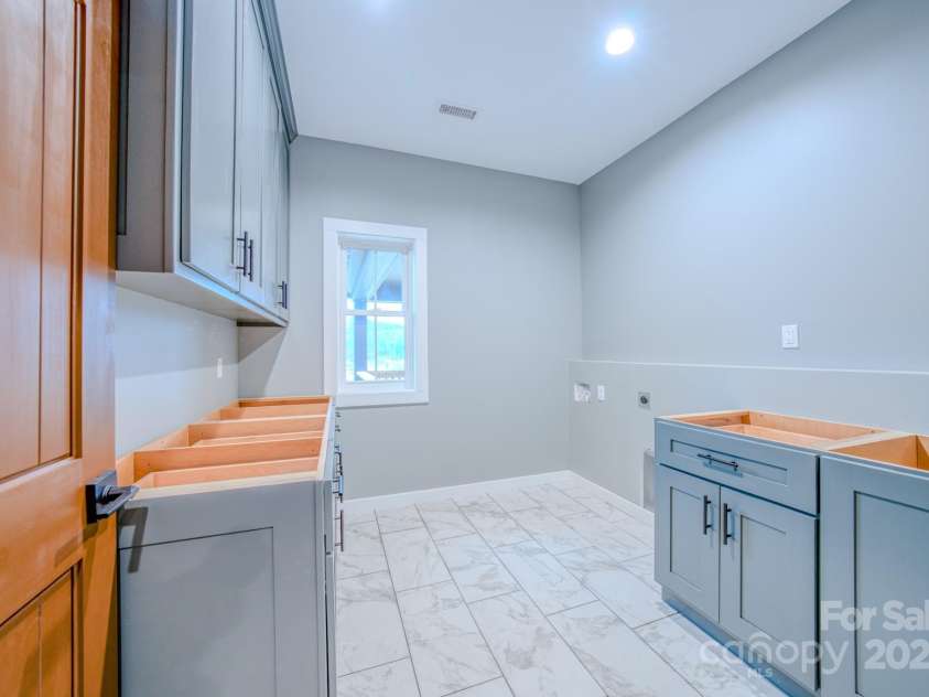 155 Black Snake Curve Drive, Burnsville, NC 28714.  MLS# CAR4221330, YatesRealty ID 11504. 