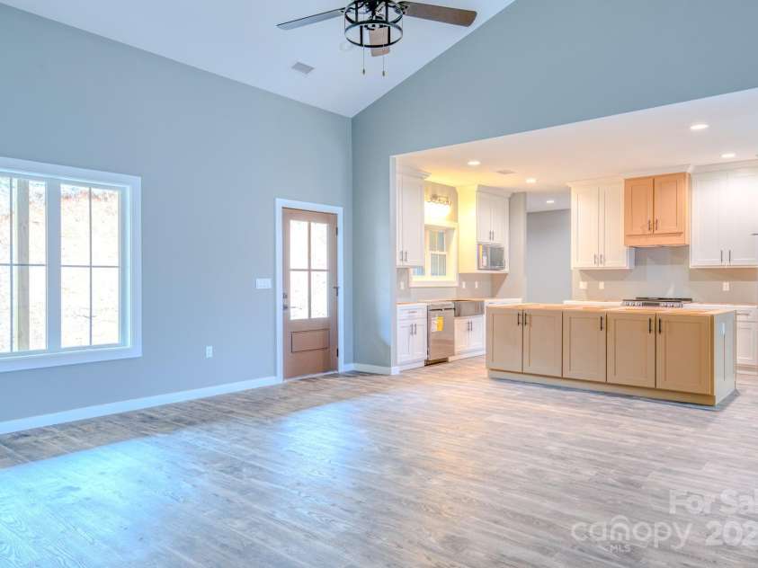 155 Black Snake Curve Drive, Burnsville, NC 28714.  MLS# CAR4221330, YatesRealty ID 11504. 