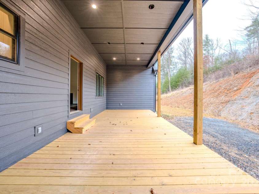 155 Black Snake Curve Drive, Burnsville, NC 28714.  MLS# CAR4221330, YatesRealty ID 11504. 