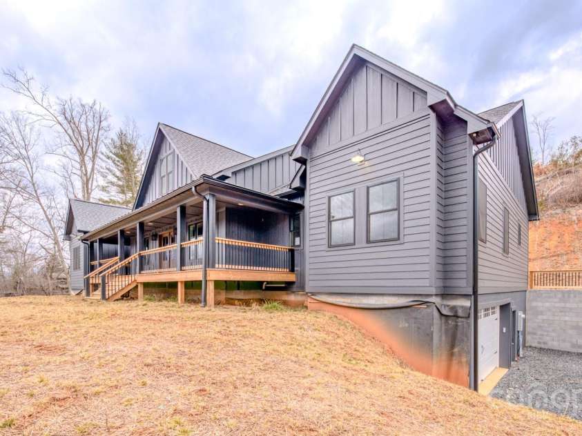 155 Black Snake Curve Drive, Burnsville, NC 28714.  MLS# CAR4221330, YatesRealty ID 11504. 