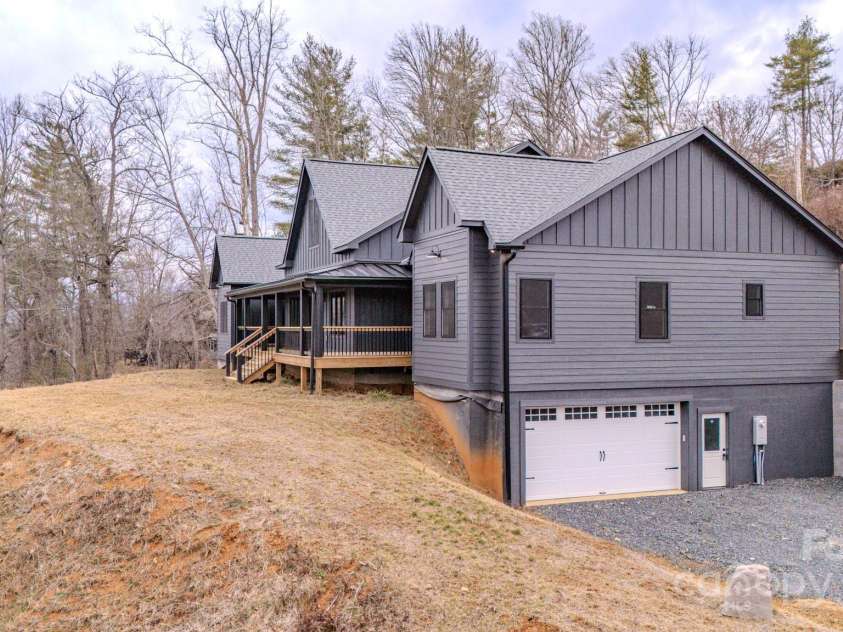 155 Black Snake Curve Drive, Burnsville, NC 28714.  MLS# CAR4221330, YatesRealty ID 11504. 