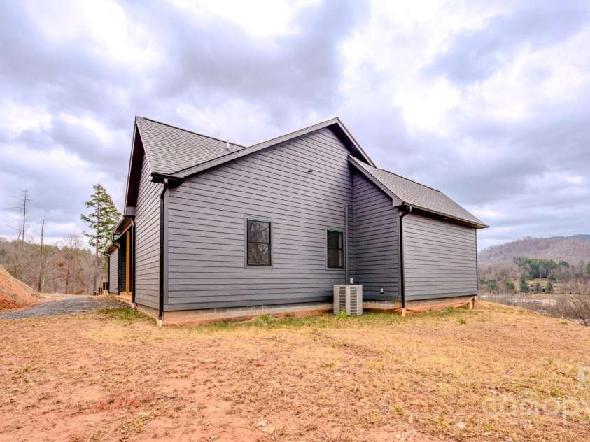 155 Black Snake Curve Drive, Burnsville, NC 28714.  MLS# CAR4221330, YatesRealty ID 11504. 