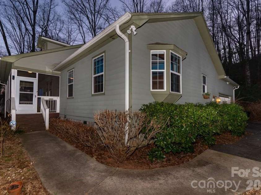 241 Crocus Lane, Sylva, NC 28779.  MLS# CAR4367847, YatesRealty ID 11505. 