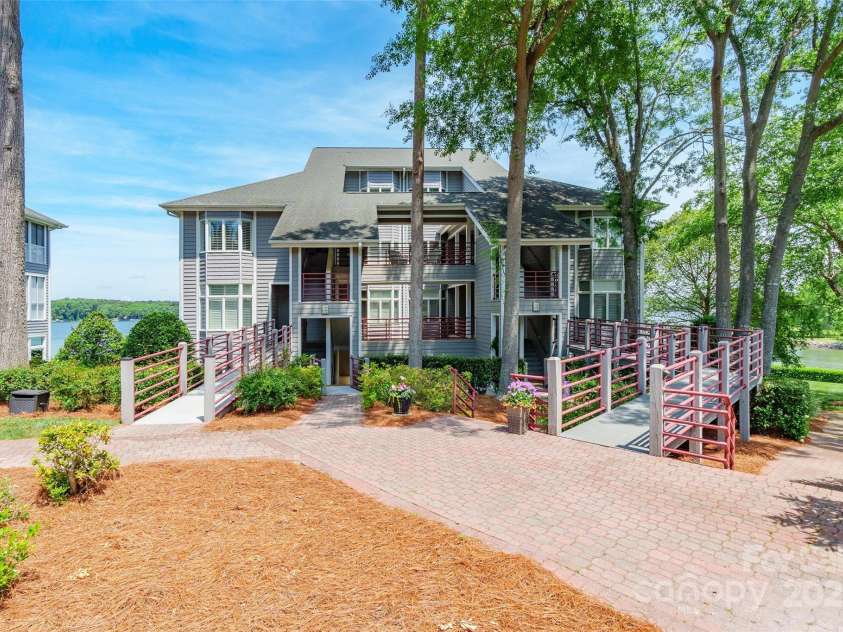 803 Lake Club Drive, Rock Hill, SC 29732.  MLS# CAR4253384, YatesRealty ID 11505. 