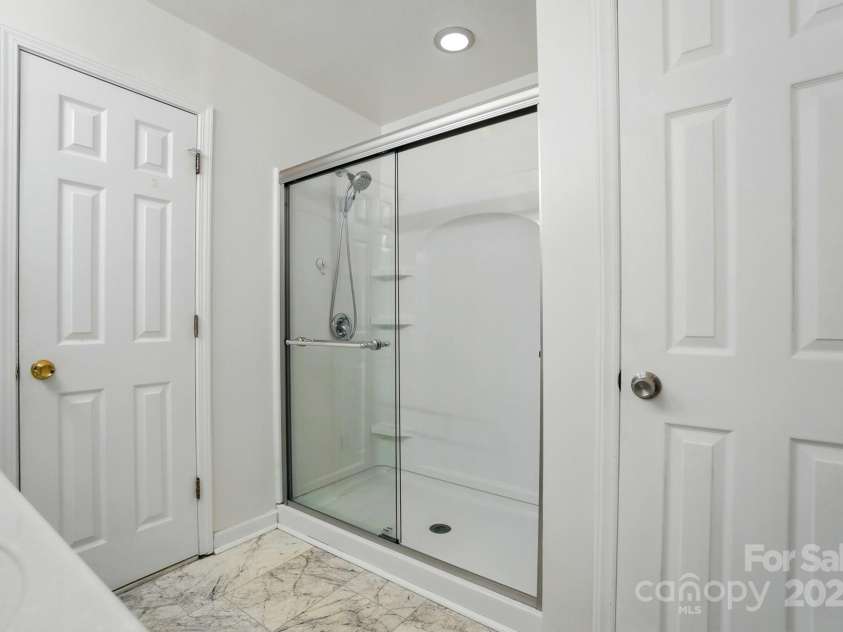 2432 Barkers Ridge Drive, Bessemer City, NC 28016.  MLS# CAR4256299, YatesRealty ID 11506. 