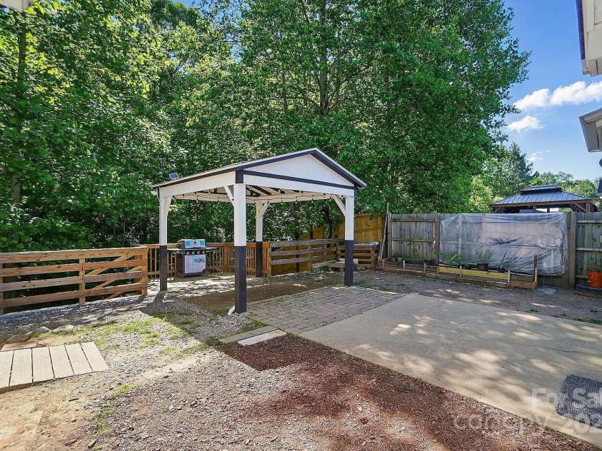 2432 Barkers Ridge Drive, Bessemer City, NC 28016.  MLS# CAR4256299, YatesRealty ID 11506. 