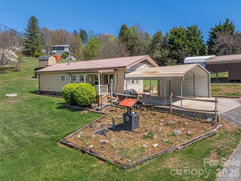 17 Mustang Lane, Waynesville, NC 28786.  MLS# CAR4367946, YatesRealty ID 11507. 
