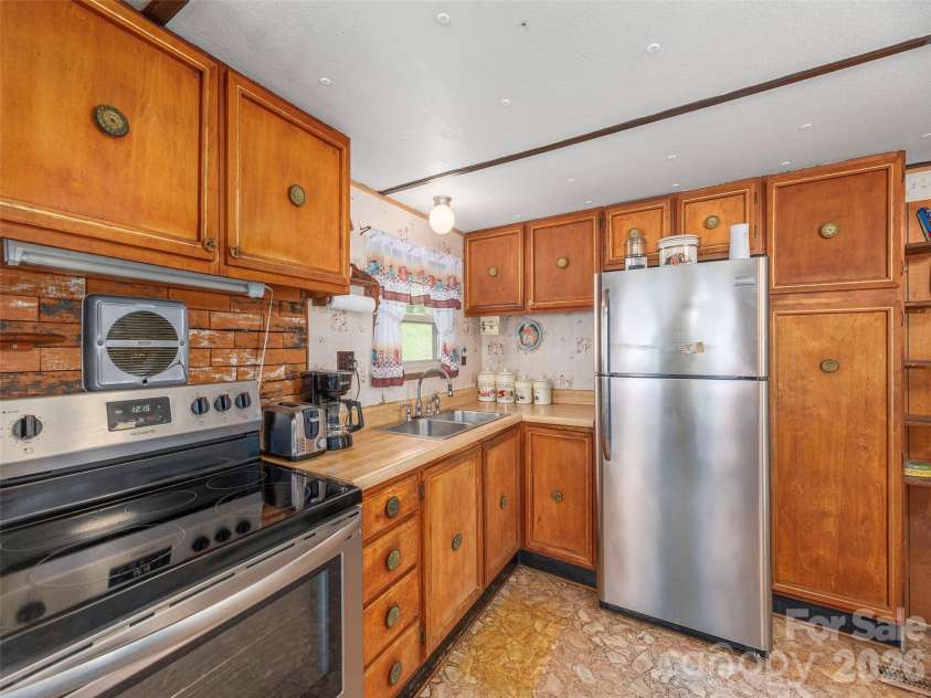 17 Mustang Lane, Waynesville, NC 28786.  MLS# CAR4367946, YatesRealty ID 11507. 