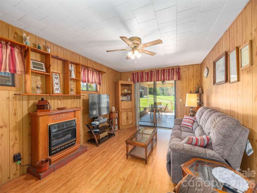 17 Mustang Lane, Waynesville, NC 28786.  MLS# CAR4367946, YatesRealty ID 11507. 