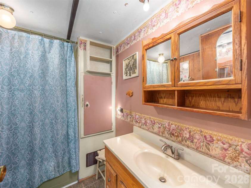 17 Mustang Lane, Waynesville, NC 28786.  MLS# CAR4367946, YatesRealty ID 11507. 
