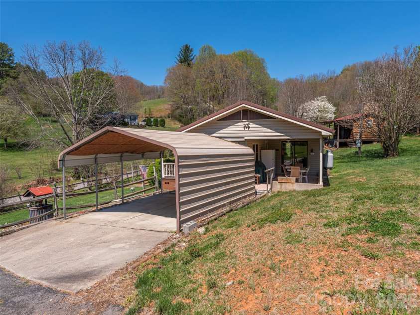 17 Mustang Lane, Waynesville, NC 28786.  MLS# CAR4367946, YatesRealty ID 11507. 