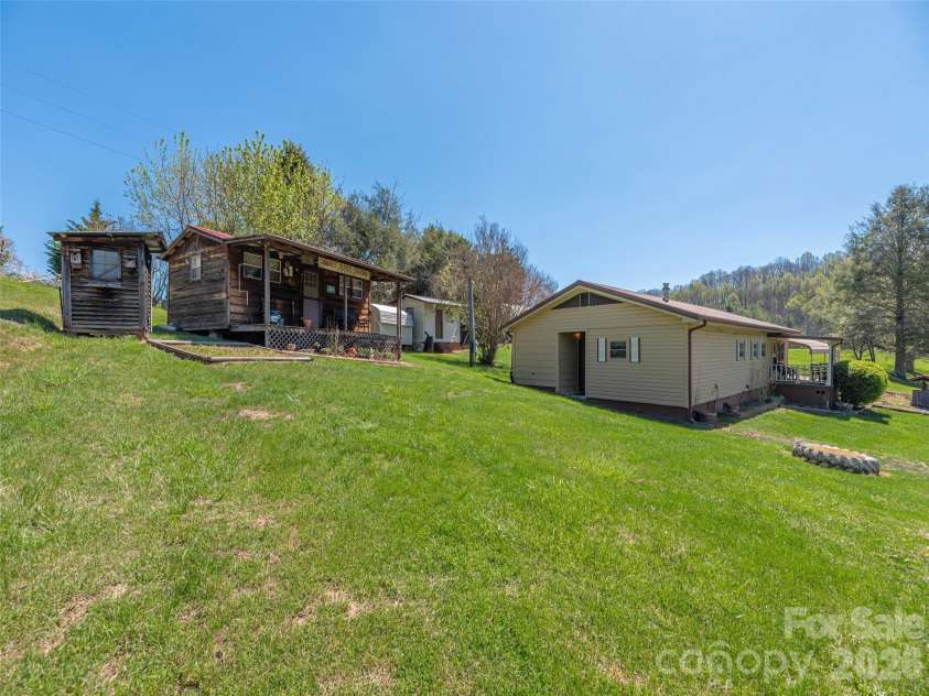 17 Mustang Lane, Waynesville, NC 28786.  MLS# CAR4367946, YatesRealty ID 11507. 