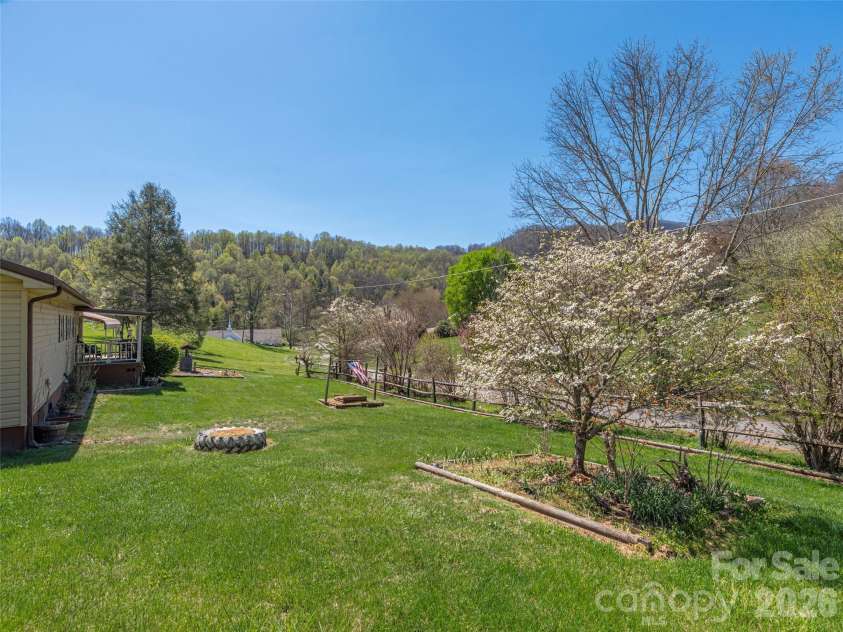 17 Mustang Lane, Waynesville, NC 28786.  MLS# CAR4367946, YatesRealty ID 11507. 