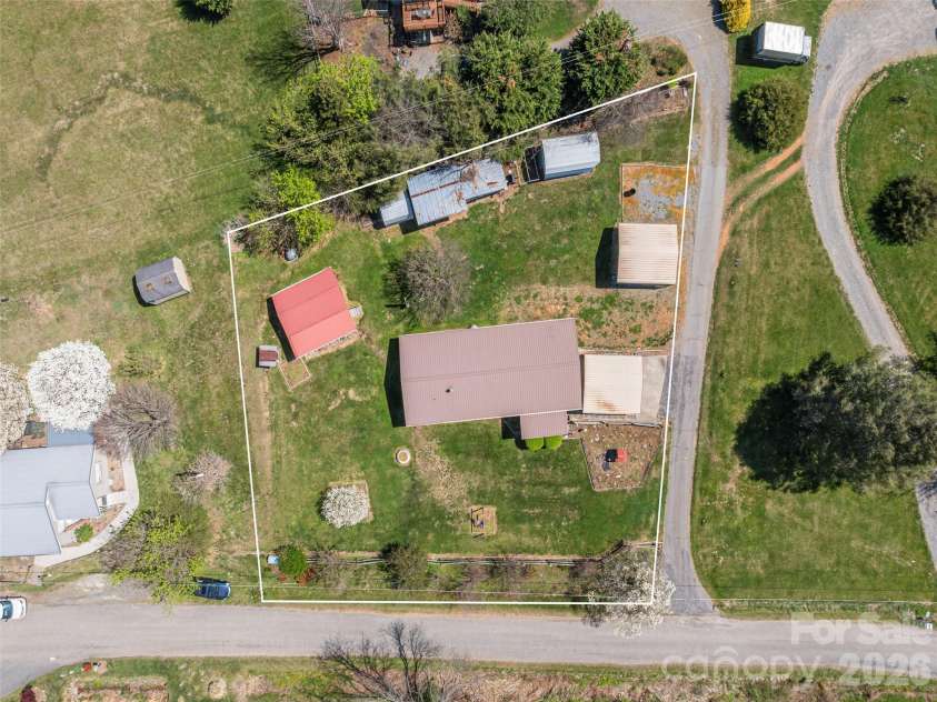 17 Mustang Lane, Waynesville, NC 28786.  MLS# CAR4367946, YatesRealty ID 11507. 
