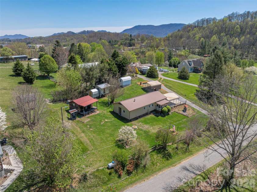 17 Mustang Lane, Waynesville, NC 28786.  MLS# CAR4367946, YatesRealty ID 11507. 