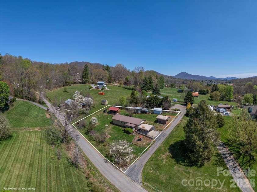 17 Mustang Lane, Waynesville, NC 28786.  MLS# CAR4367946, YatesRealty ID 11507. 