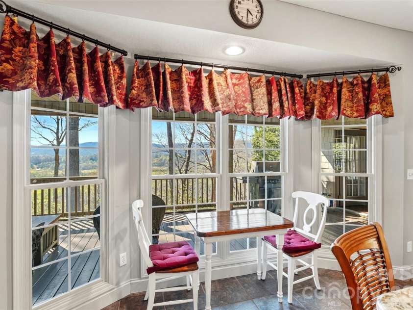 1244 Windover Drive, Brevard, NC 28712.  MLS# CAR4367852, YatesRealty ID 11508. Eat in Nook