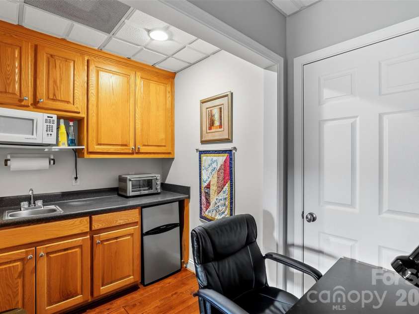 1244 Windover Drive, Brevard, NC 28712.  MLS# CAR4367852, YatesRealty ID 11508. Lower Level Kitchenette
