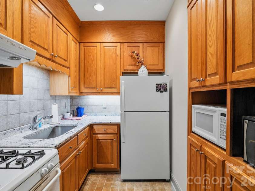 1244 Windover Drive, Brevard, NC 28712.  MLS# CAR4367852, YatesRealty ID 11508. Main Level Apartment Kitchen