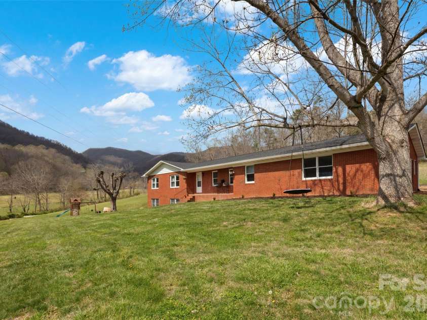 17 Boyd Cove Road, Leicester, NC 28748.  MLS# CAR4368244, YatesRealty ID 11509. 17 Boyd Cove Rd.