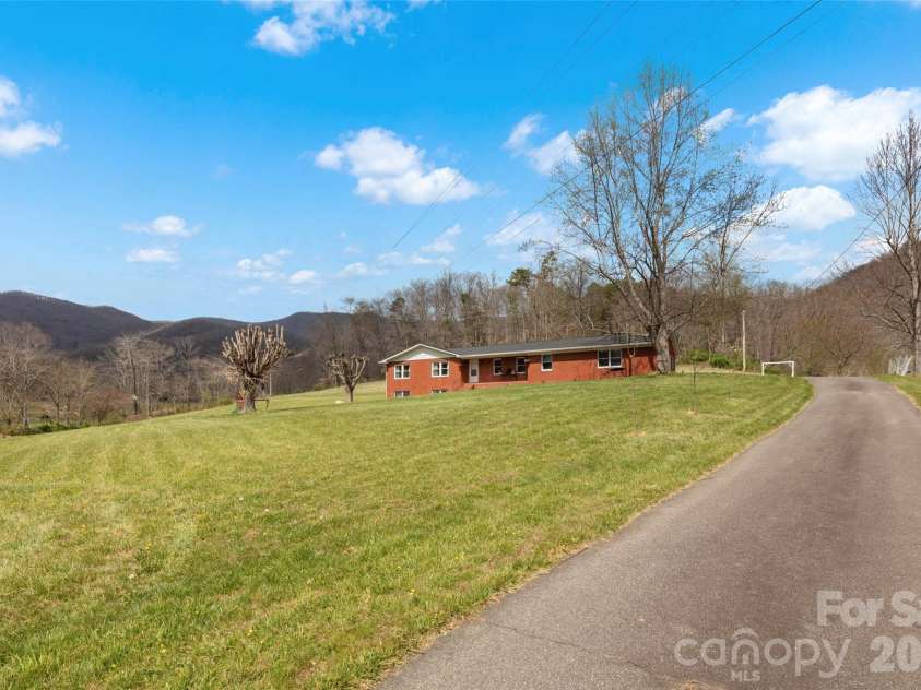 17 Boyd Cove Road, Leicester, NC 28748.  MLS# CAR4368244, YatesRealty ID 11509. 