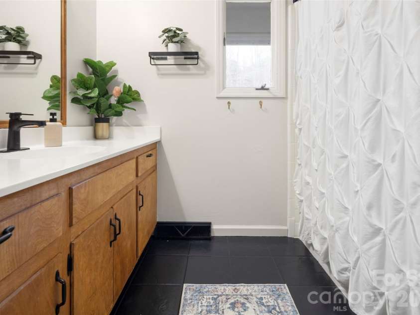 17 Boyd Cove Road, Leicester, NC 28748.  MLS# CAR4368244, YatesRealty ID 11509. Full bath in the hallway