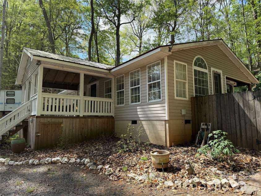113/115 Indian Harbor Circle, Mount Gilead, NC 27306.  MLS# CAR4368100, YatesRealty ID 11510. 