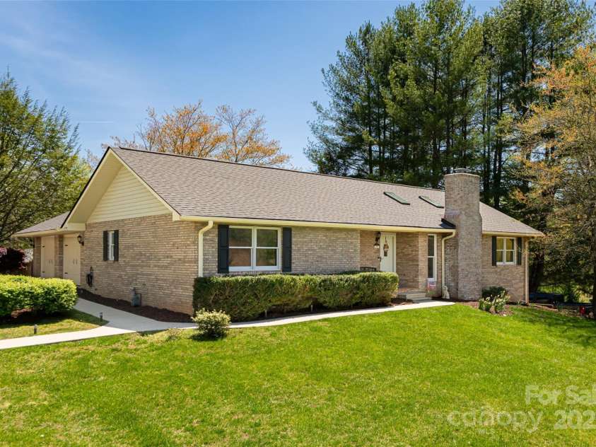 77 Roberts Ridge Drive, Etowah, NC 28729.  MLS# CAR4241039, YatesRealty ID 11510. 
