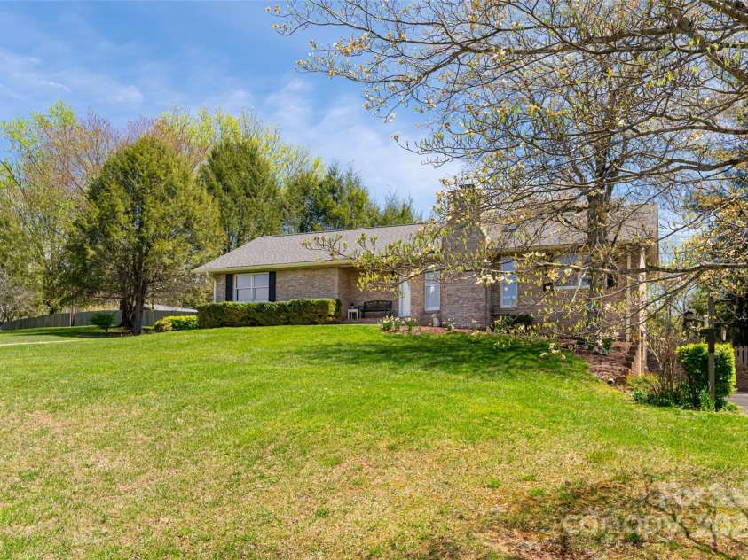 77 Roberts Ridge Drive, Etowah, NC 28729.  MLS# CAR4241039, YatesRealty ID 11510. 
