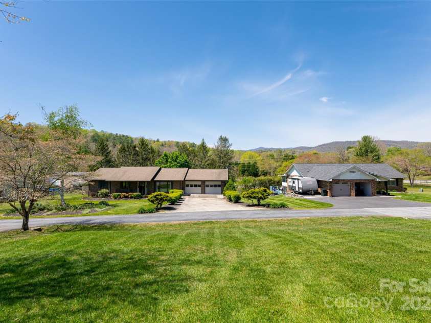 77 Roberts Ridge Drive, Etowah, NC 28729.  MLS# CAR4241039, YatesRealty ID 11510. 