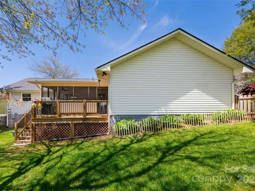 77 Roberts Ridge Drive, Etowah, NC 28729.  MLS# CAR4241039, YatesRealty ID 11510. Back yard