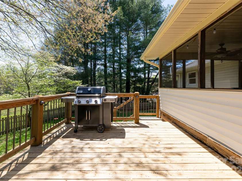 77 Roberts Ridge Drive, Etowah, NC 28729.  MLS# CAR4241039, YatesRealty ID 11510. Deck