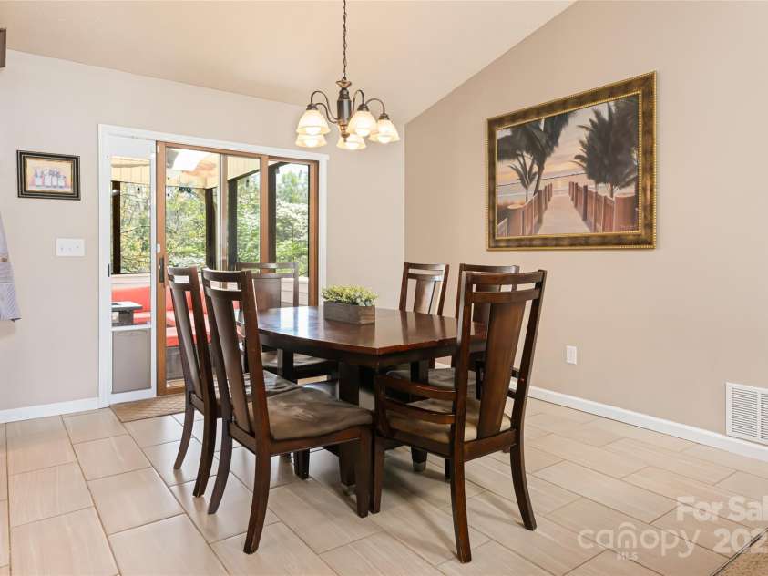 77 Roberts Ridge Drive, Etowah, NC 28729.  MLS# CAR4241039, YatesRealty ID 11510. Dining area