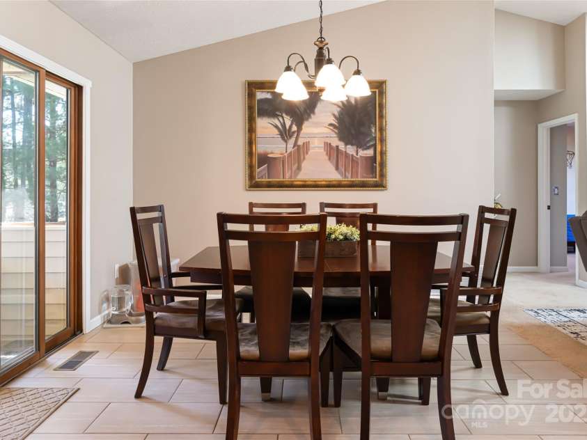 77 Roberts Ridge Drive, Etowah, NC 28729.  MLS# CAR4241039, YatesRealty ID 11510. Dining area