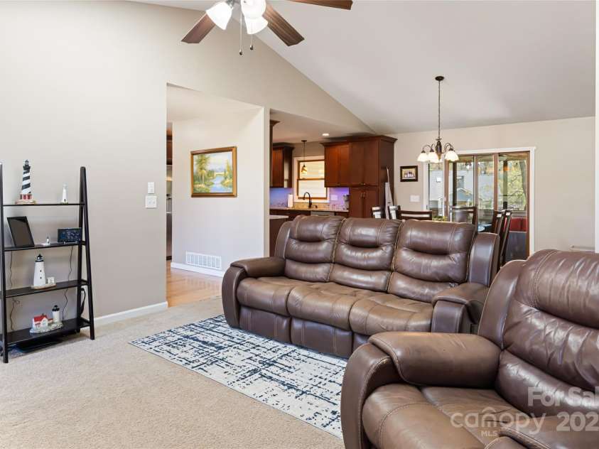 77 Roberts Ridge Drive, Etowah, NC 28729.  MLS# CAR4241039, YatesRealty ID 11510. Living room