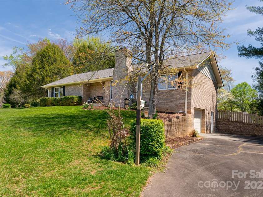 77 Roberts Ridge Drive, Etowah, NC 28729.  MLS# CAR4241039, YatesRealty ID 11510. Lower driveway w/ 1 car garage