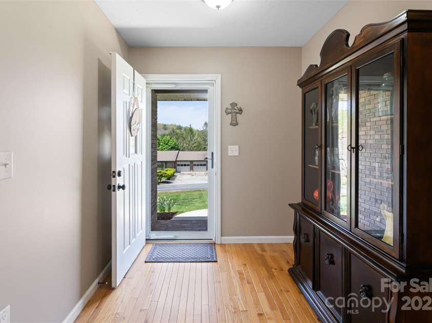 77 Roberts Ridge Drive, Etowah, NC 28729.  MLS# CAR4241039, YatesRealty ID 11510. Welcome home!