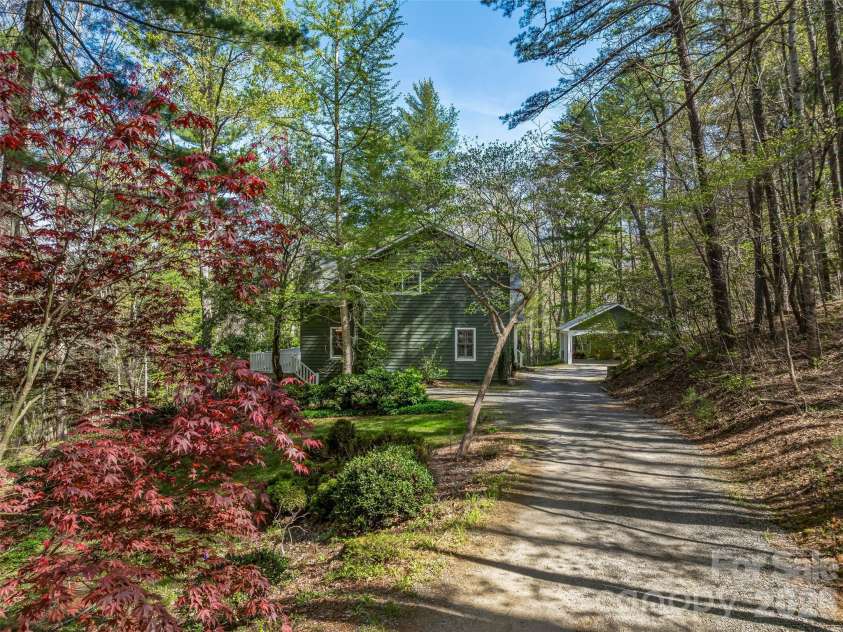 18 Thousand Oaks Boulevard, Fairview, NC 28730.  MLS# CAR4368381, YatesRealty ID 11511. 