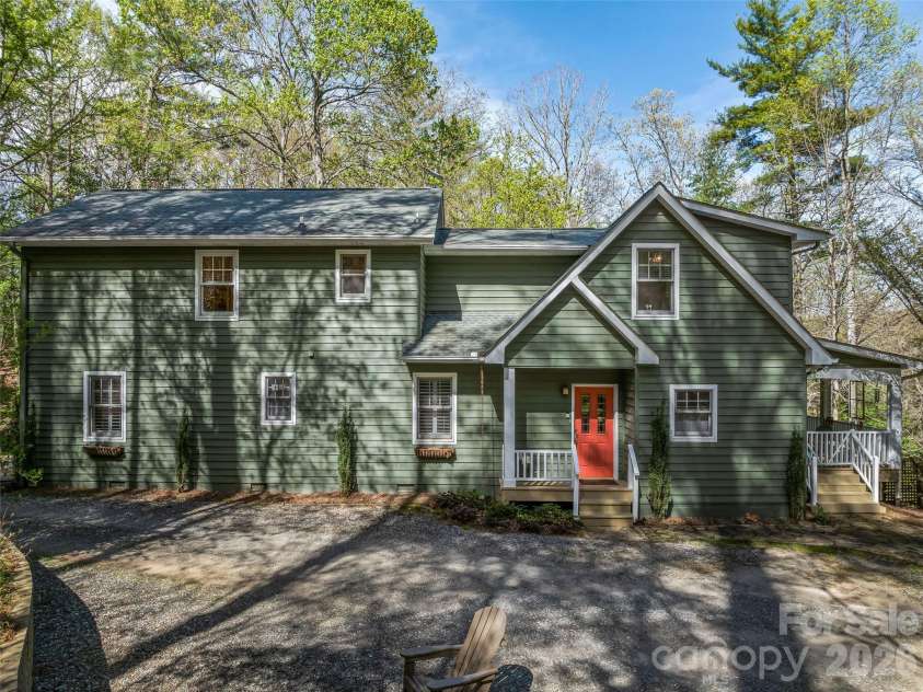 18 Thousand Oaks Boulevard, Fairview, NC 28730.  MLS# CAR4368381, YatesRealty ID 11511. 