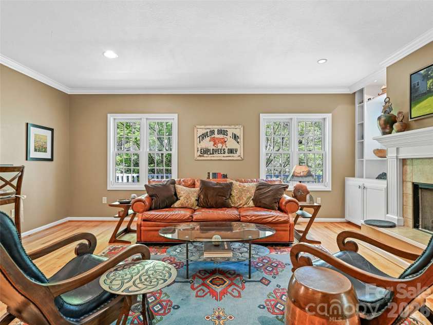 18 Thousand Oaks Boulevard, Fairview, NC 28730.  MLS# CAR4368381, YatesRealty ID 11511. 