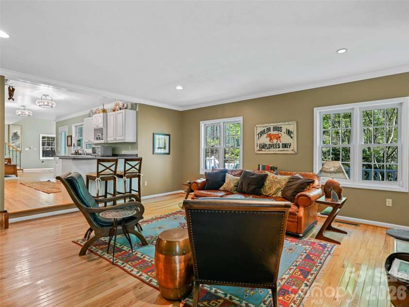 18 Thousand Oaks Boulevard, Fairview, NC 28730.  MLS# CAR4368381, YatesRealty ID 11511. 
